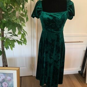 Elegant Green Velvet Dress puff sleeve square neck